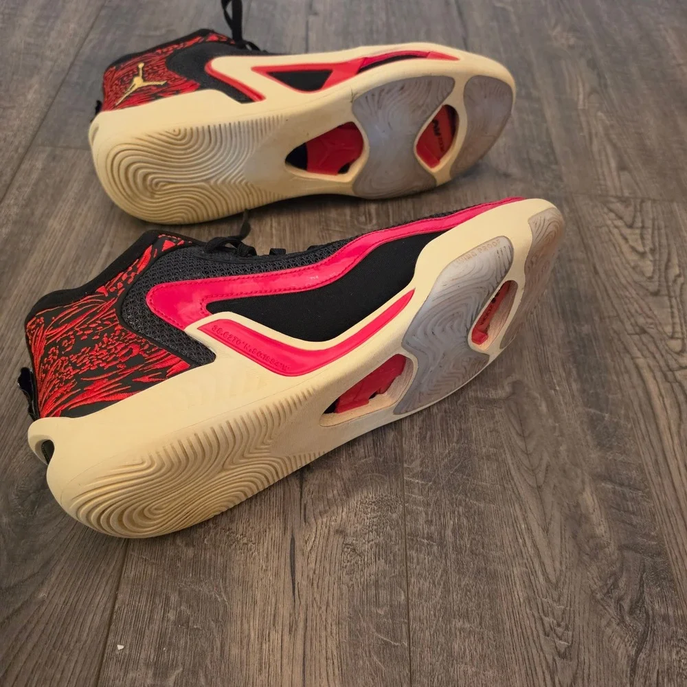 Jordan Tatum 1 Old School Black University Red Gold DZ3320-001 Mens Basketball